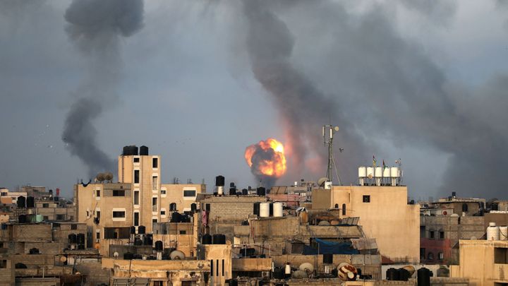 Izrael ještě víc zesílil bombardování Gazy, za neděli tam zemřelo deset dětí; Zdroj foto: Reuters