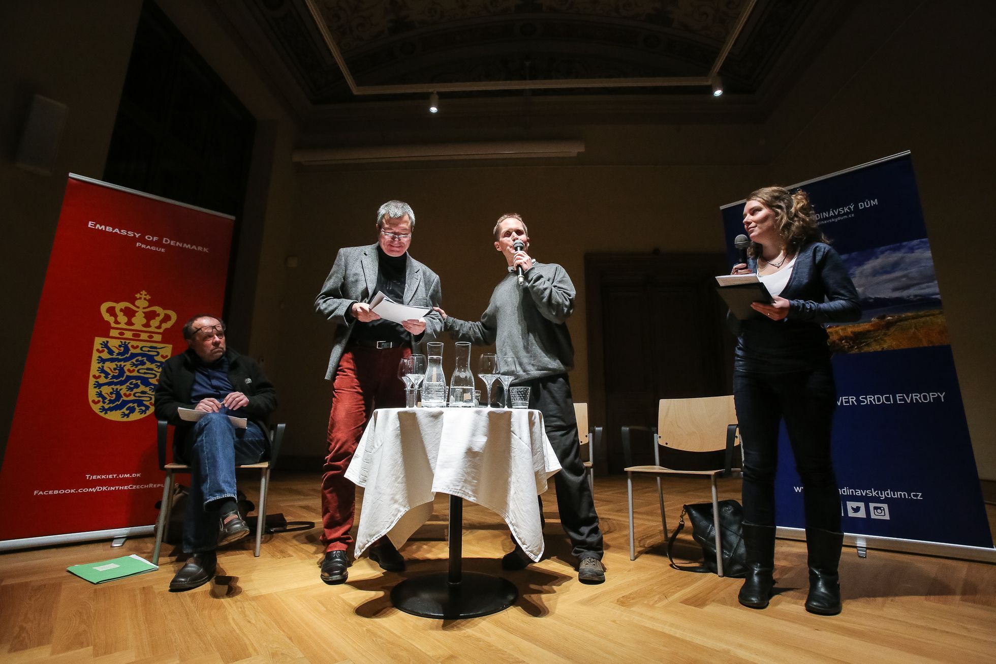 Peter Hoeg čte v Praze ze své knihy