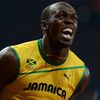 Usain Bolt se raduje z vítězství v závodu na 200 metrů na OH 2012