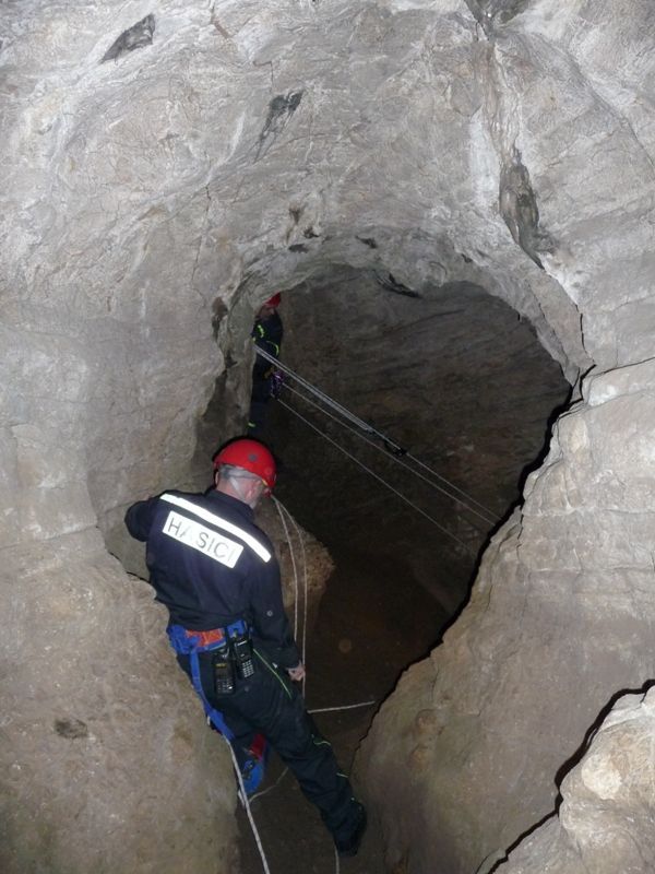 Záchrana muže z jeskyně