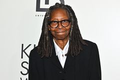 Nejprve líčila zesnulé, pak dostala Oscara. Herečka Whoopi Goldbergová slaví 70 let