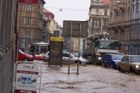 V Brně praskla kanalizace, doprava v centru stojí