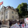 Vietnamci protestují před svou ambasádou v Praze
