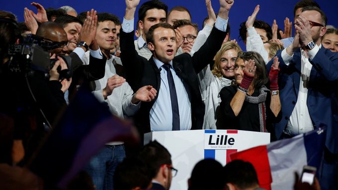 Nezávislý prezidentský kandidát Emmanuel Macron.