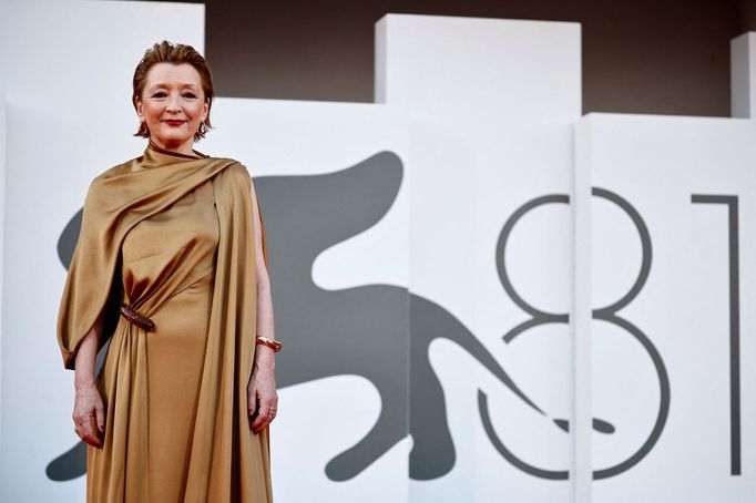 Herečka Lesley Manville na benátské premiéře filmu Queer.