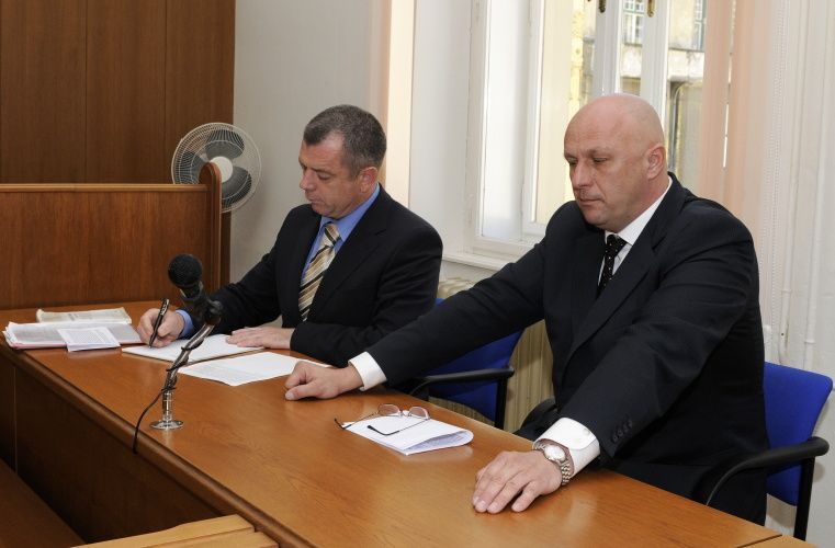 Julínek vs. Doležalová