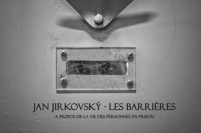 Jan Jirkovský: Ploty / Les Barrieres. Fotografie z českých věznic z výstavy, která bude uvedena v Radě Evropy ve  Štrasburku