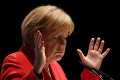 Angela Merkelová přežila "Den dlouhých nožů"