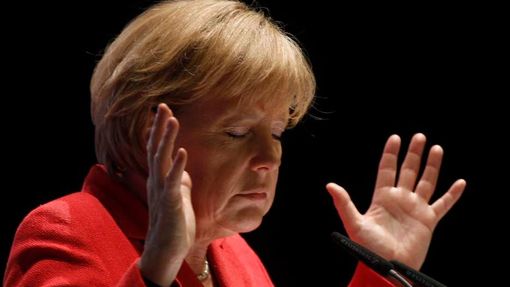 "Omg." Gesta německé kancléřky Angely Merkelové během předvolební kampaně v Soestu.