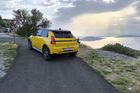 Spotřeba spíše šokující. Jak si vedl Renault 5 na cestě k moři v drsném alpském testu