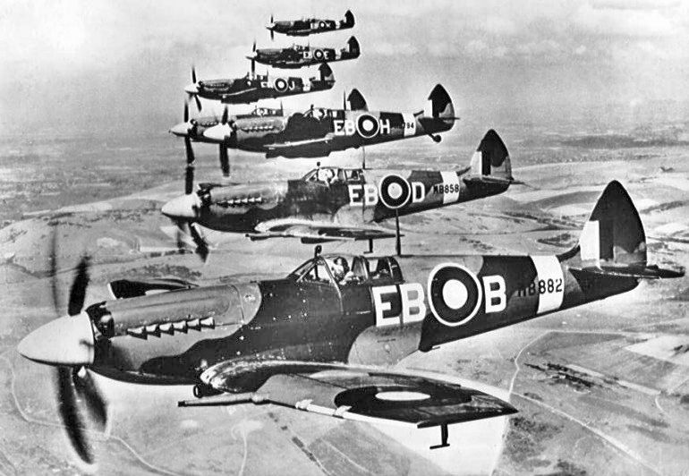 Nepoužívat / Jednorázové užití / Fotogalerie / Spitfire / 80. let výročí / RAF / Wikipedie / 8