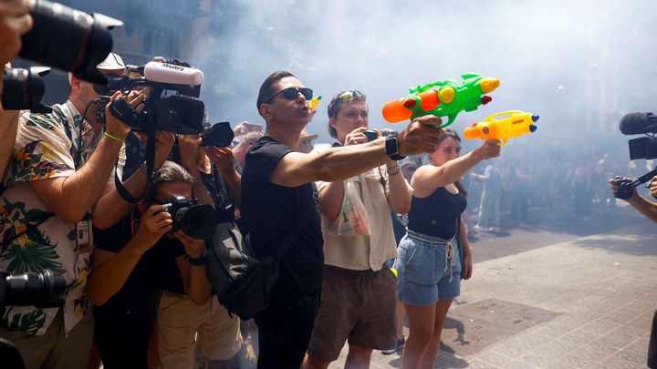 Vyžeňte Airbnb z našich čtvrtí. Španělé nabíjí vodní pistole, turistů už je příliš