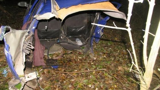 Tragická nehoda na Znojemsku: Náraz auto doslova rozpůlil