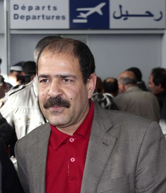 Shokri Belaid, a prominent Tunisian opposition politician, looks on in Tunis April 8, 2012. The Tunisian opposition politician was shot dead on February 6, sending thousands of protesters onto the streets of the capital and in Sidi Bouzid, the epicentre of uprisings that swept the Arab world and Tunisia's president from power. Picture taken April 8, 2012. REUTERS/Mohamed Amine Ben Aziza (TUNISIA - Tags: POLITICS CRIME LAW) Published: Úno. 6, 2013, 7:54 odp.