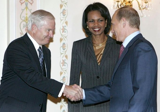 Americká ministyně zahraničí Condoleezza Riceová a ministr obrany Robert Gates se v Moskvě sešli s ruským prezidentem Vladimirem Putinem.