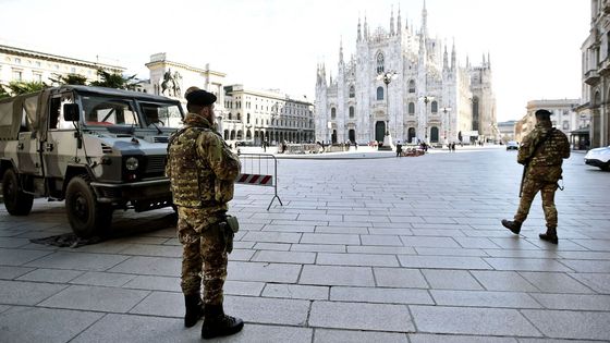 V restauraci jen s rozestupy, zákaz pohřbů i svateb. Jak se žije v italské karanténě