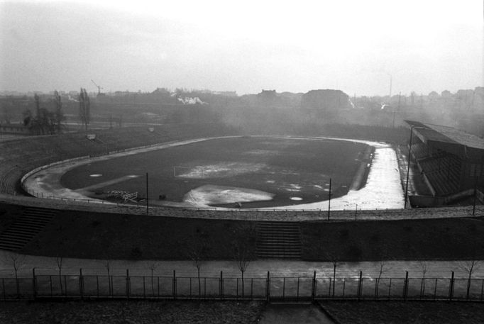 Stadion Slavie v Edenu. Archivní snímek z roku 1968