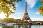 Anonymní sběratel vydražil část schodiště Eiffelovy věže za 4,4 milionu korun