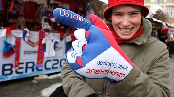 Obrazem: Turistou na závodech v Liberci