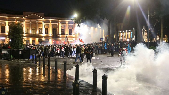 Masové protesty v Tbilisi rozehnala policie. Gruzínský sen slaví další vítězství