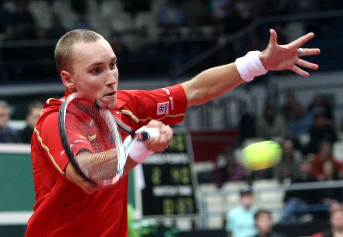 Steve Darcis odvrací Štěpánkovo podání.