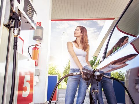 Mýty a fakta o cenách benzinu: Fiala si připisuje Babišovy zásluhy