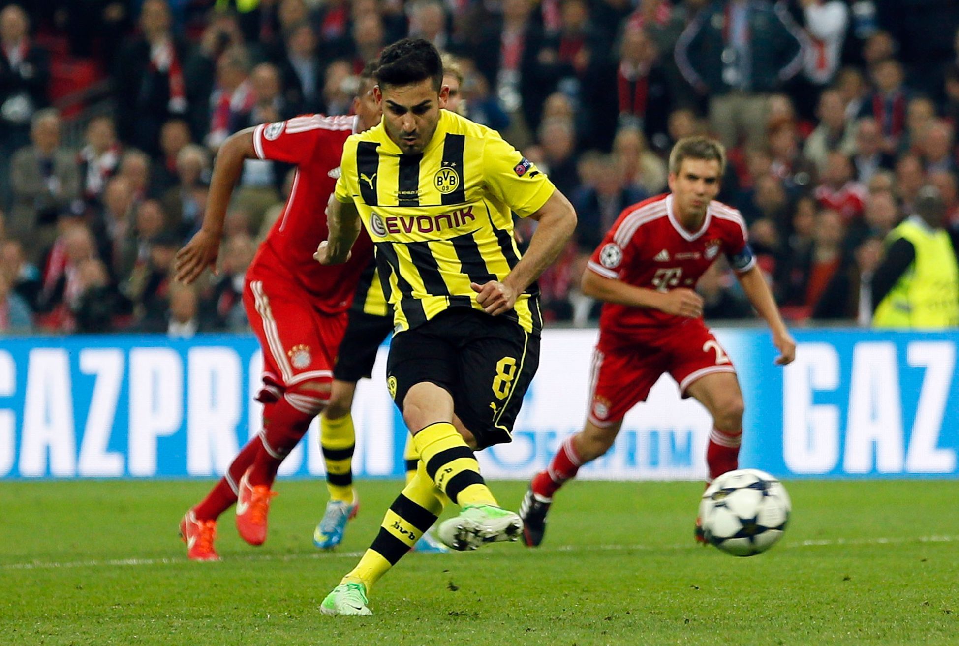 Fotbal, Liga mistrů, Bayern - Dortmund: Ilkay Gündogan dává penaltu na 1:1