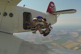 2. místo: Fotografie ze skákání z letounu AN2 v Prostějově - Borat jump of Parawalachia. :-)