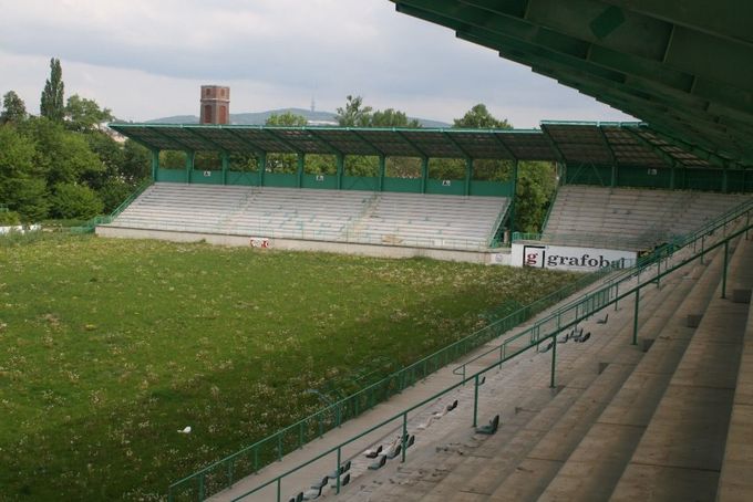 Opuštěný stadion před demolicí 1.5.2011