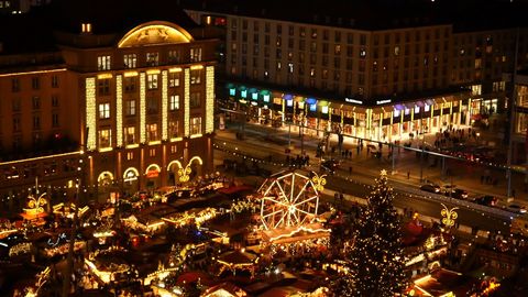 Vánoční trhy v Drážďanech: Mix světel, punče a mechanických skřítků