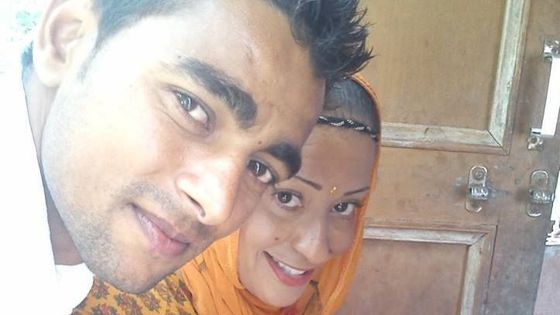 Adriana Peral a Mukesh Kumar