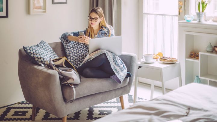 Kvůli výpadku sociálních sítí narostl počet odesílaných SMS až o 400 procent; Zdroj foto: iStock