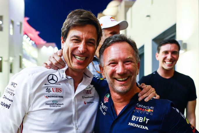 Toto Wolff, šéf týmu F1 Mercedes a Christian Horner, šéf Red Bullu