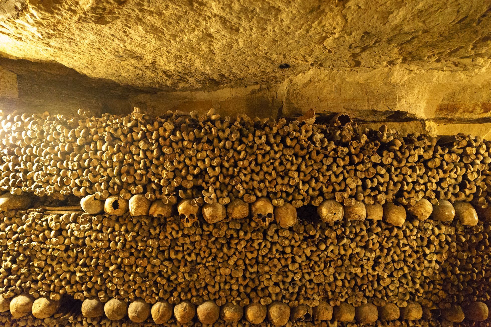 Pařížské katakomby catacombs paris