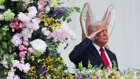 Když prezident píská start: děti koulely vejce, Trump zapózoval jako ušatý zajíc