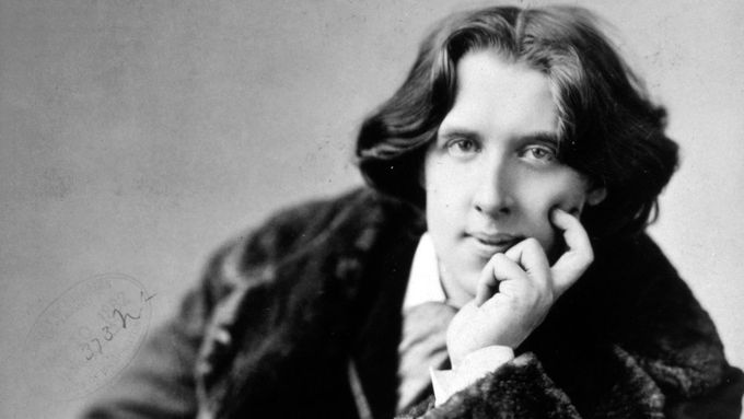 Oscar Wilde na fotografii Napoleona Saronyho cca v roce 1882.