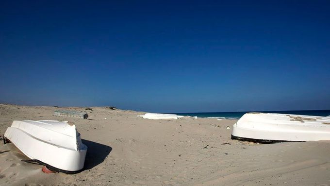 Čluny na snímku údajně patří somálským pirátům. Snímek byl pořízen na pobřeží u rybářské vesnice Haradheere, zhruba 400 km severovýchodně od hlavního města Mogadišu.