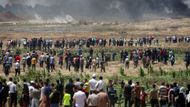 V den 70. výročí vzniku Izraele se Pásmo Gazy u hranic s Izraelem zaplnilo demonstranty. Palestinci odstartovali akci s názvem "Den hněvu".