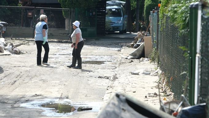 Miloš Zeman navštívil povodněmi poničené Lahovičky