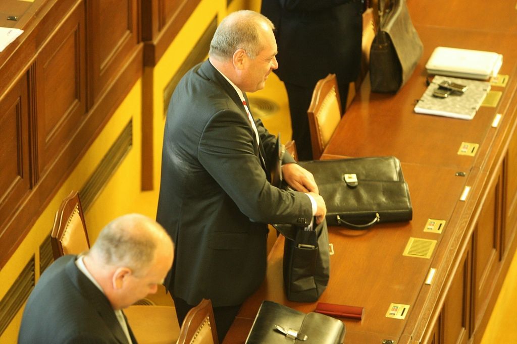 Jednání o rozpuštění sněmovny