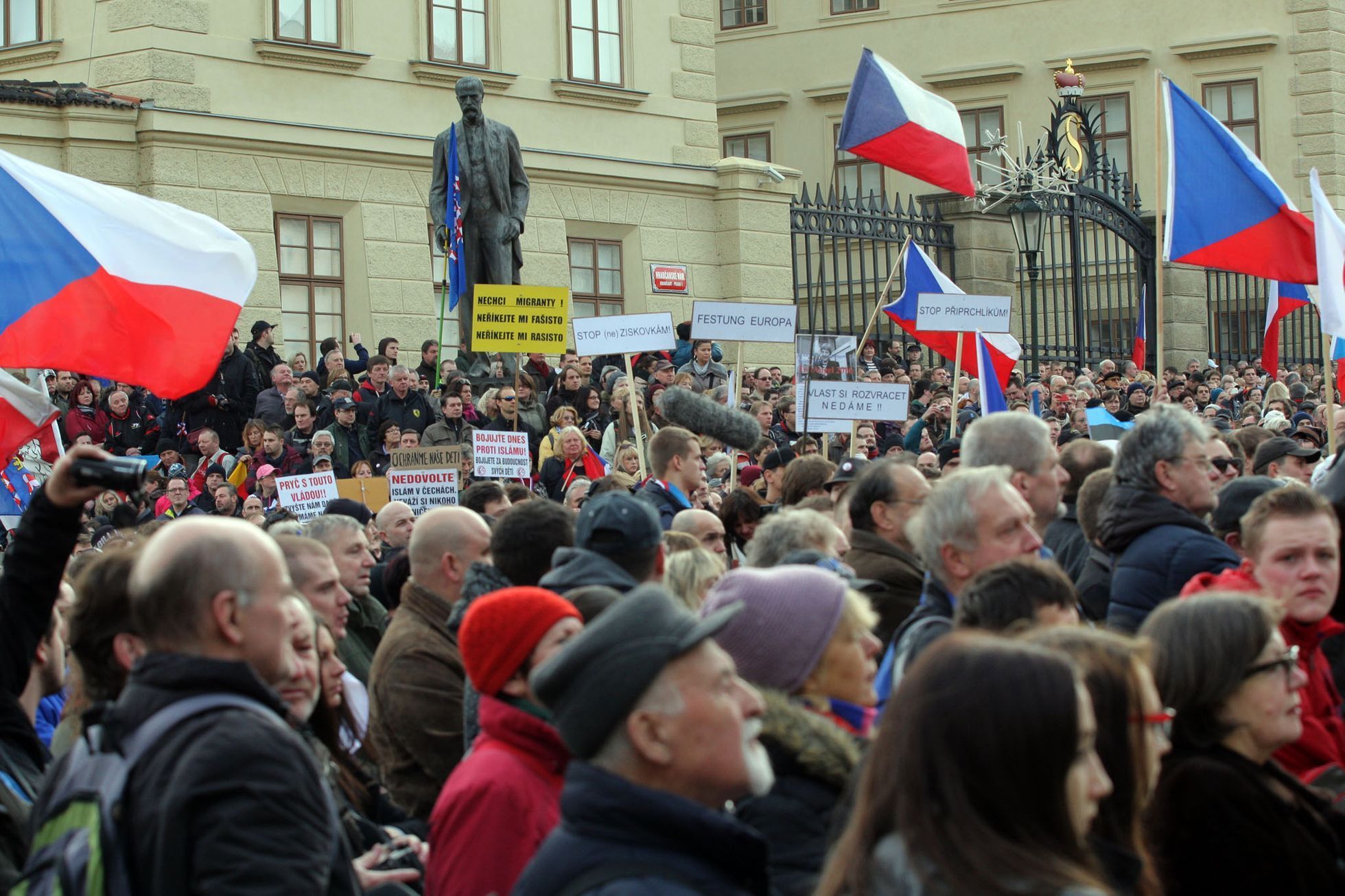 Stop islámu. Demonstrace na Hradčanském náměstí