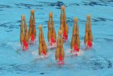 28. vodní hry v Singapuru 2015 - Synchronizované plavání - Týmové technické a volné sestavy - Tým Singapuru v akci.