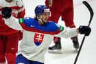 Slovenský útočník Pavol Regenda slaví gól v zápase s Norskem na MS 2022