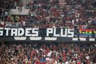 Přehnaná reakce? Duel Nice s Marseille přerušili kvůli dvěma homofobním transparentům