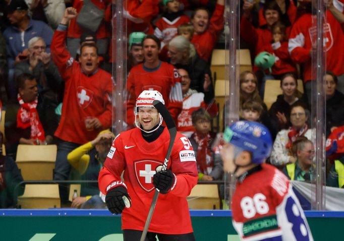 Christian Marti slaví gól v zápase MS 2025 Česko - Švýcarsko