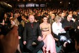 Herců a režisérů přišlo na nominační večer poměrně málo. Hlavní hvězdou večera se tak stala modelka Iva Kubelková (uprostřed).