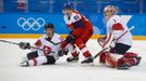 Tomáš Mertl (86),  Felicien Du Bois a brankář Jonas Hiller v zápase Česko - Švýcarsko na ZOH 2018