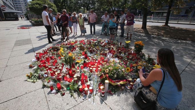 Pietní místo v Chemnitzu po vraždě 35letého Němce.