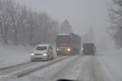 Hromadná nehoda před Benešovem blokovala tah na jih