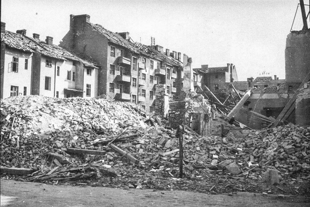 Bombardování Pardubic v červenci 1944, Parbubice, bombardování, historie, výročí, válka, Domácí